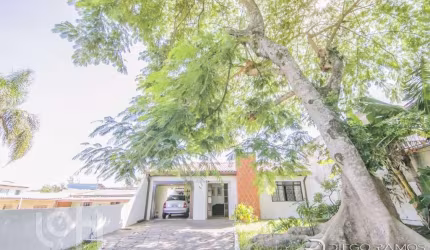 Casa com 4 quartos à venda na Avenida Leonardo Carlucci, 86, Espírito Santo, Porto Alegre, 120 m2 por R$ 800.000