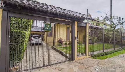 Casa com 3 quartos à venda na Rua Professor Guerreiro Lima, 585, Partenon, Porto Alegre, 240 m2 por R$ 1.200.000