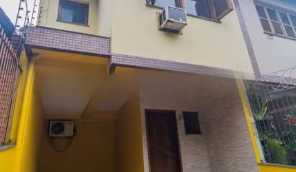 Casa com 3 quartos à venda na Rua Abdo Jorge Curi, 197, Rubem Berta, Porto Alegre, 159 m2 por R$ 429.500
