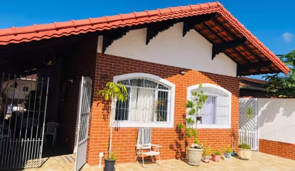 Casa com Edícula a 100m da Praia