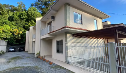 Sobrado geminado com 85m² no bairro Boa Vista