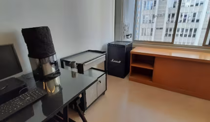 Sala startup mobiliada pronta para mudar