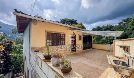 Casa com 4 dormitórios à venda, 204 m² por R$ 800.000,00 - Alto - Teresópolis/RJ