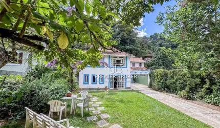 Casa com 5 dormitórios à venda, 325 m² por R$ 1.100.000,00 - Carlos Guinle - Teresópolis/RJ