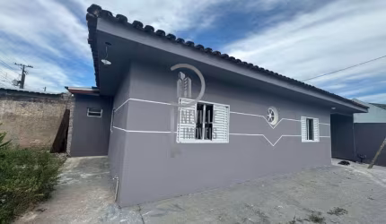 Casa térrea com terreno de esquina