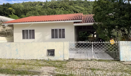 Casa no centro de Bombinhas 