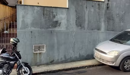 Vende  - se casa próximo ao Centro de  Petrópolis