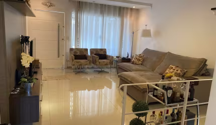 Casa Sobrado - Impecável