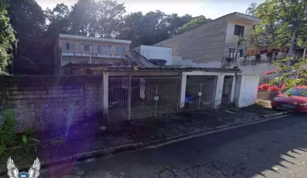 Sobrado com 4 dormitórios, garagem, sala de jantar, cozinha, lavanderia, salão d