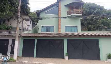 SOBRADO 04 QUARTOS SENDO 03 SUITES , 05 VAGAS DE GARAGEM E PISCINA