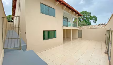 Sobrado de 365 m² com 04 quartos à venda por R$ 1.350.000,00 no Setor Vila Osvaldo Rosa - Goiânia/GO