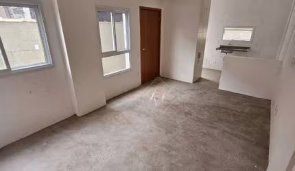 PRÉDIO COM ELEVADOR, TÉRREO COM QUINTAL PRIVATIVO E LAZER NA CIDADE DE SANTOS!!