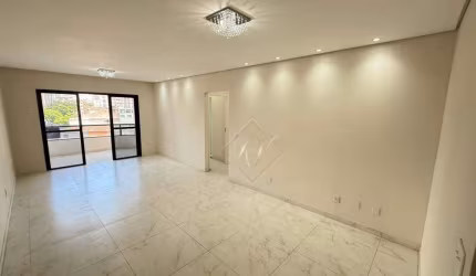 Maravilhoso apartamento, amplo e com vista livre, reformado, ótima localização no bairro da Ponta da Praia!!!