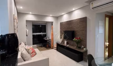 Maravilhoso apartamento, amplo, bem iluminado, sacada integrada com a sala, sol da manhã, andar alto, vista livre, a 2 quadras da praoa!!