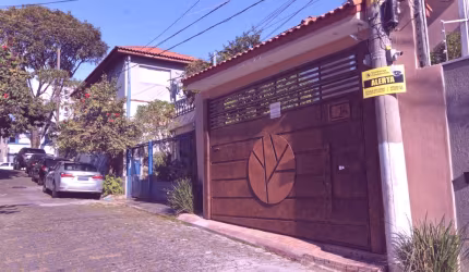 EXCELENTE SOBRADO - RUA TRANQUILA - LOCALIZAÇÃO PRIVILEGIADA
