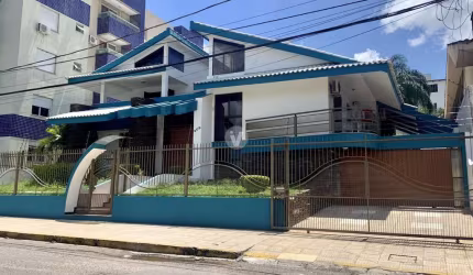 Excelente casa localizada no Bairro Nossa Senhora de Lourdes na cidade de Santa