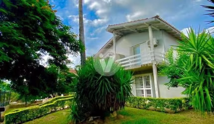 Ampla casa na Avenida principal do Bairro São José!