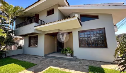 Casa de esquina no Bairro Dom Antônio Reis