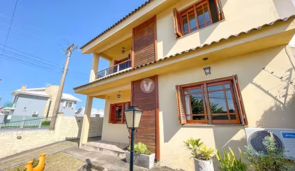 Casa 3 dormitórios e amplo pátio