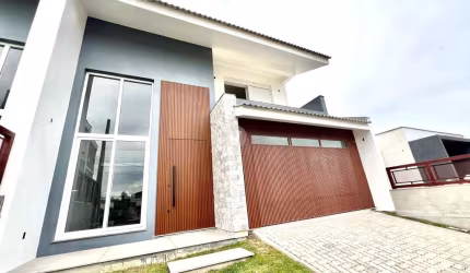 linda casa com piscina em Camobi!