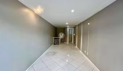 Loja térrea com garagem no centro para venda ou locação!