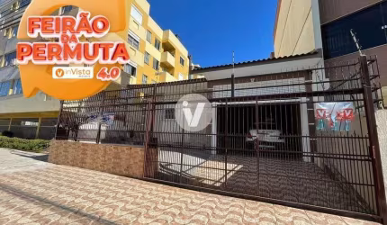 Casa de 3 Dormitórios com Pátio amplo a 5 minutos do centro