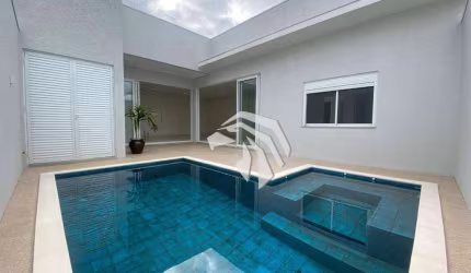 Casa com 3 suítes e piscina à venda, 200 m² por R$ 1.800.000 - Tropical III - Cascavel/PR