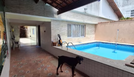 Linda casa Geminada no Maracanã com Piscina
