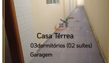 Casa Térrea com 03 Dormitórios sendo 02 Suítes no  Embaré - Santos