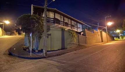 Casa com 4 dormitórios à venda no bairro Centro em Pomerode/SC