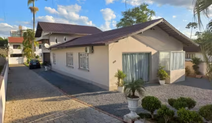 Casa com 4 dormitórios à venda no bairro Imigrantes em Timbó/SC