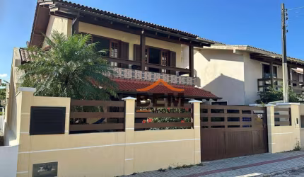 Casa com 3 Suítes à venda, 335 m² por R$ 3.590.000 - Canto Grande - Bombinhas/SC