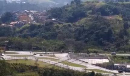 CASA À VENDA NO CONDOMÍNIO COLINA VERDE EM CAJAMAR- A/C 248 m², 4 dormitórios (2 suítes), 3 vagas Localização privilegiada e estratégica com fácil acesso à Rodovia Anhanguera. Estuda permuta por casa 