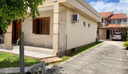 Casa para Venda em Torres, Getúlio Vargas, 2 dormitórios, 1 suíte, 3 banheiros, 2 vagas