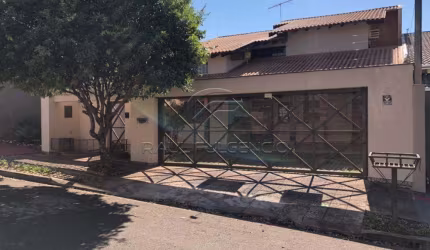Sobrado 4 Dormitórios com Piscina