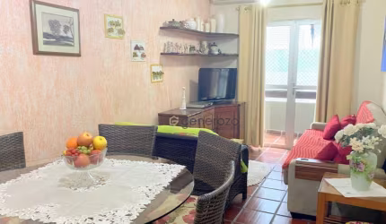 Apartamento na praia da Enseada, 02 dormitórios, 01 vaga