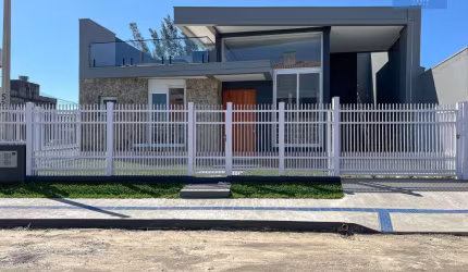 Casa nova de 3 dormitórios em Capão da Canoa