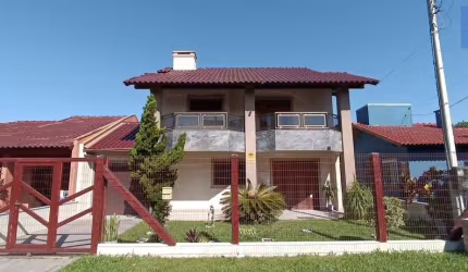 Casa 3 dormitórios em Capão Novo