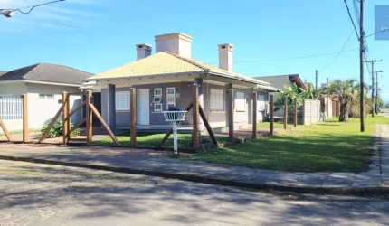 Casa 3 dormitórios de esquina em Capão da Canoa