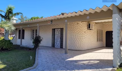 Casa 3 dormitórios em Atlântida