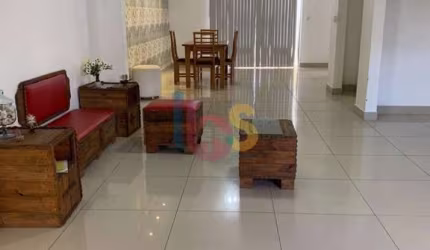Vendo Casa com 4/4