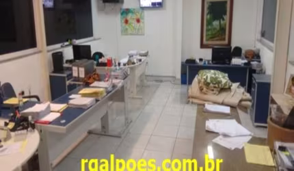 Sala comercial com 3 salas para alugar na Rua Ceará, 321, Santa Cruz da Serra, Duque de Caxias por R$ 5.000