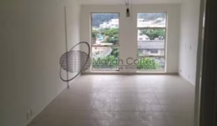 Grande sala comercial, em São Francisco, com 1 vag