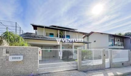 Casa com 3 dormitórios para alugar, 241 m² por R$ 7.020,00/mês - Velha - Blumenau/SC