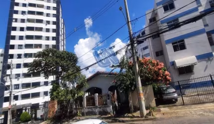 Casa frente de Rua com 4 quartos sendo 2 suítes 382m2 de terreno no Candeal