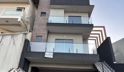 Lindo sobrado de 3 dormitórios e 4 vagas no Villa Verde!