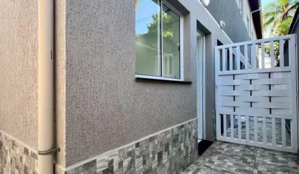Casa Sobradada de Fundos com Quintal Privativo e Churrasqueira 2 Dormiórios