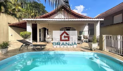 Casa com 3 dormitórios à venda, 131 m² por R$ 990.000,00 - Granja Viana - Carapicuíba/SP