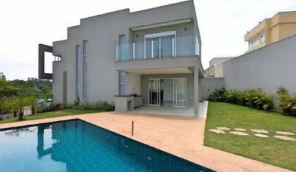 O proprietário está aberto a propostas e a estudar permutas. Traga a sua e venha conhecer essa casa incrível!