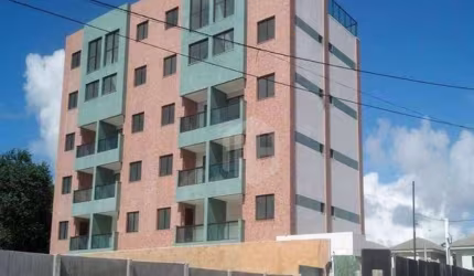 Apartamento Duplex com bom acabamento no bairro de Buraquinho. São 3 quartos, sendo 2 suítes. Boa localização: R$500.000,00